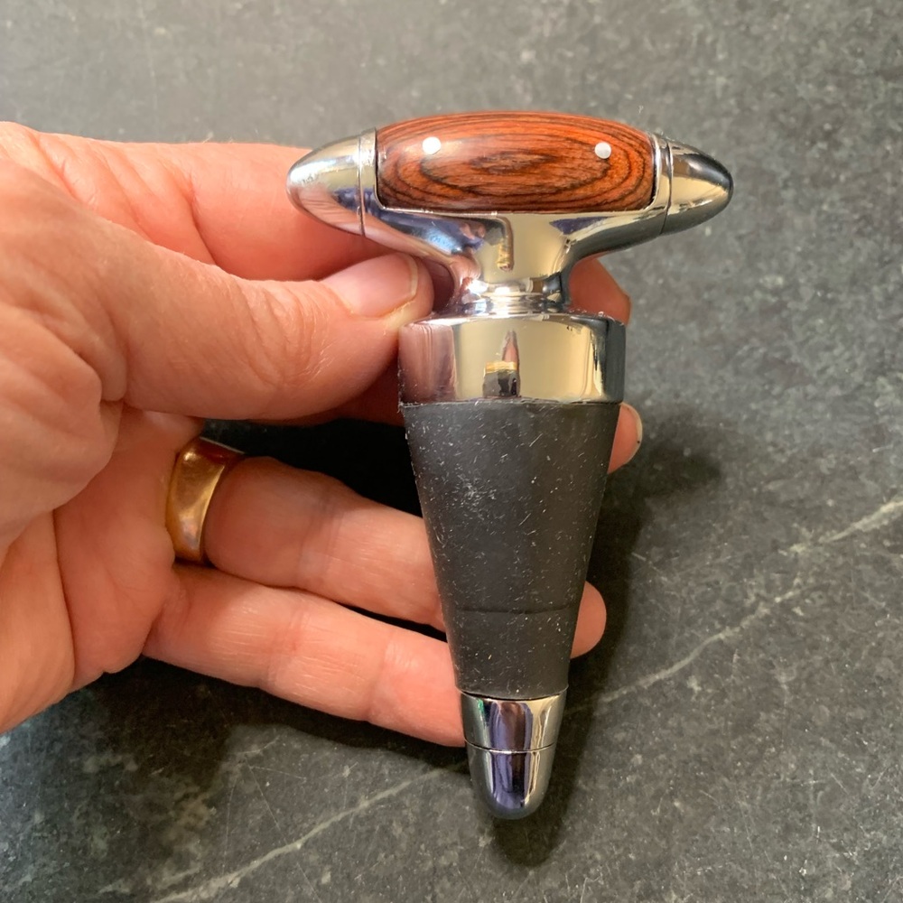 LAGUIOLE | Wood Handled Wine Bottle Stopper
